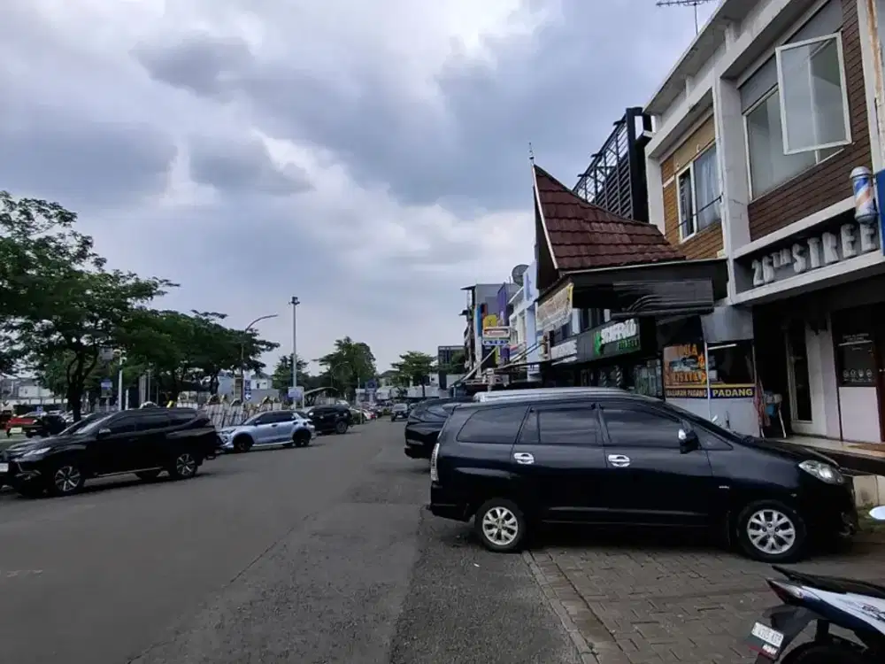 RUKO 2 LANTAI HADAP JALAN RAYA BOULEVARD UTAMA KOTA WISATA CIBUBUR JAKARTA TIMUR