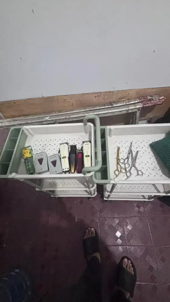 Peralatan Pangkas Bekas (Rak, gunting, trimmer)