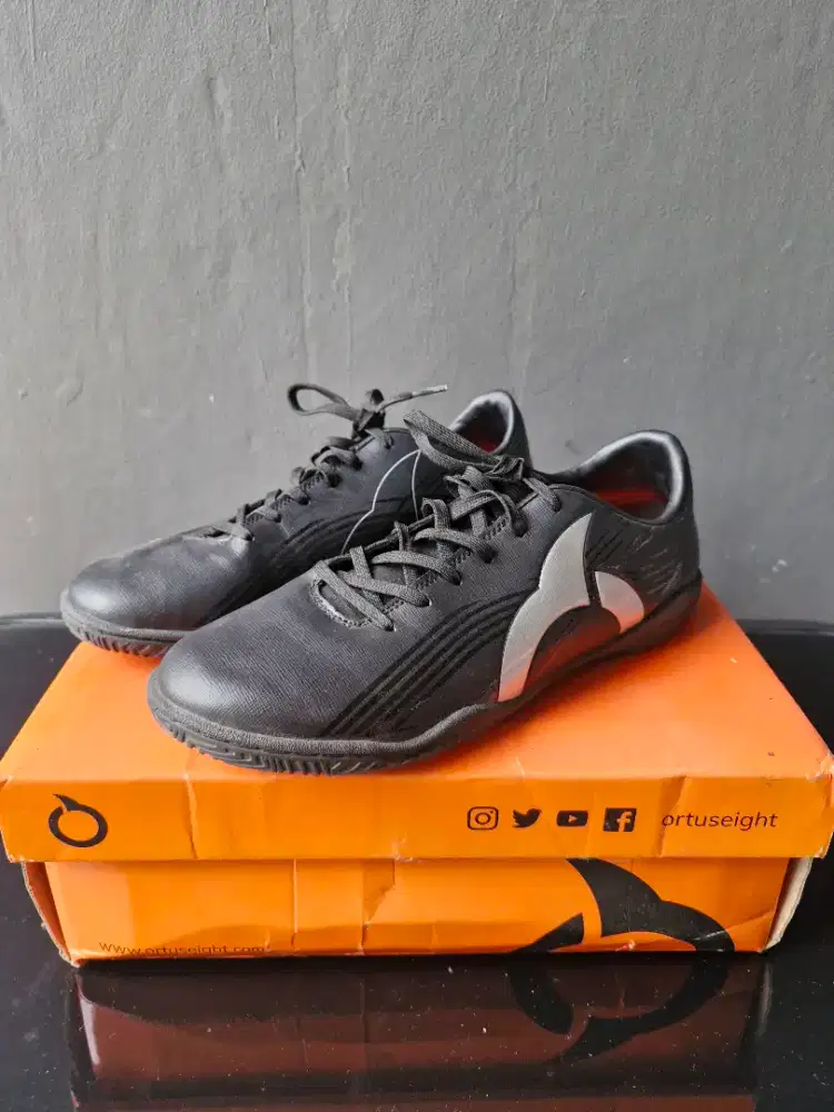 Sepatu Futsal Ortuseight ukuran 39