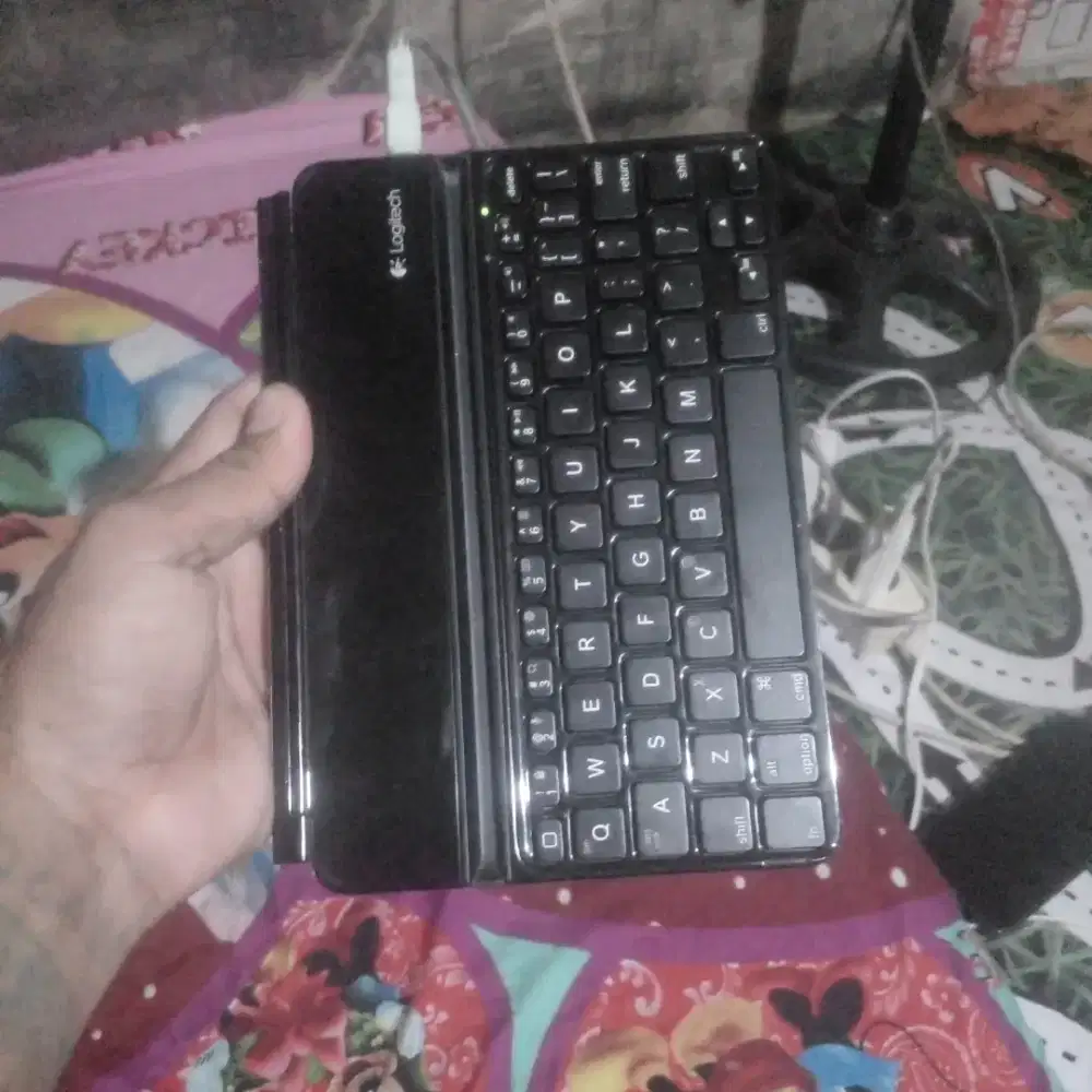 keyboard iPad Bluetooth portabel Logitech