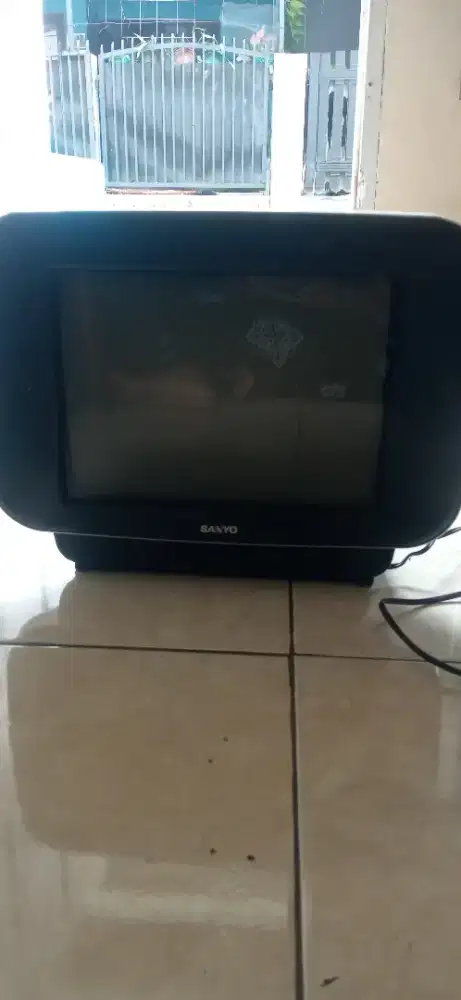 Televisi Tabung 'flat'