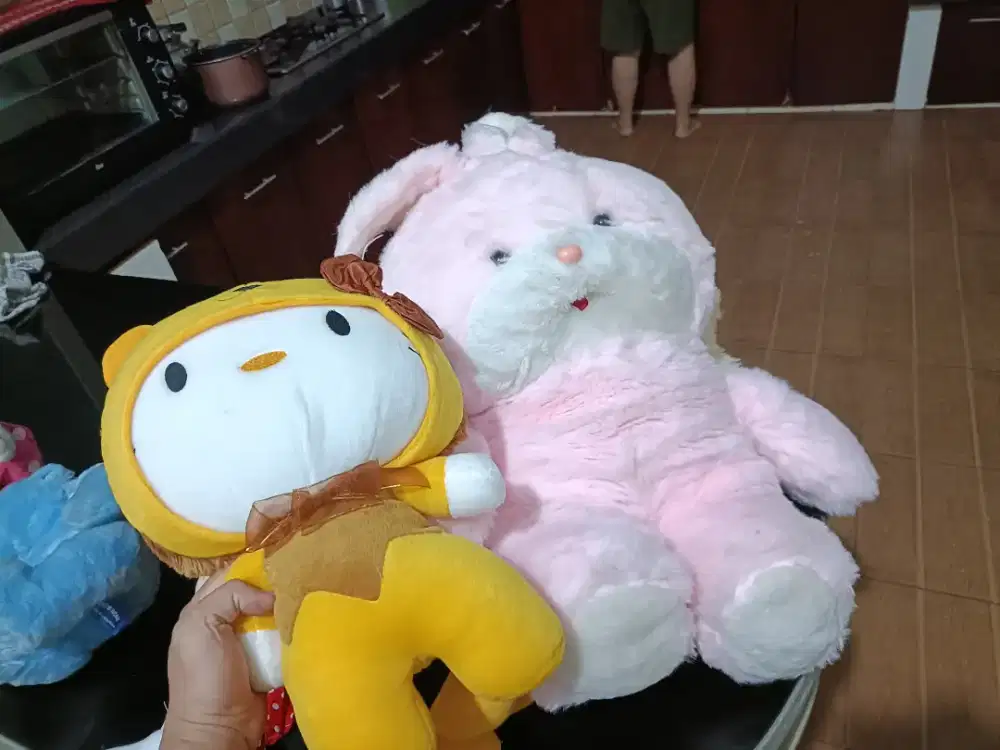 Boneka besar kelinci