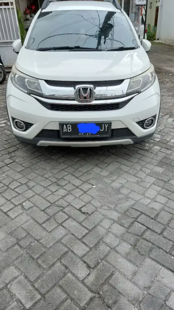 Honda BRV putih 2017
