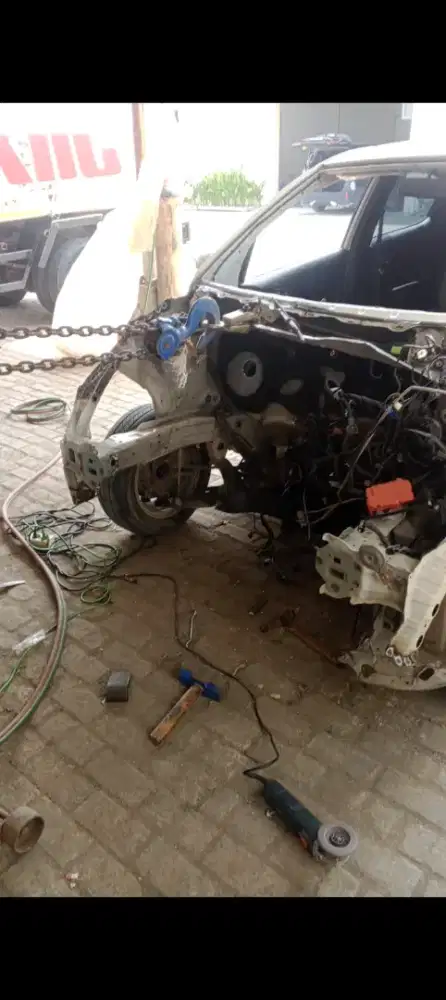 Jasa body repair mobil penyok atau accident