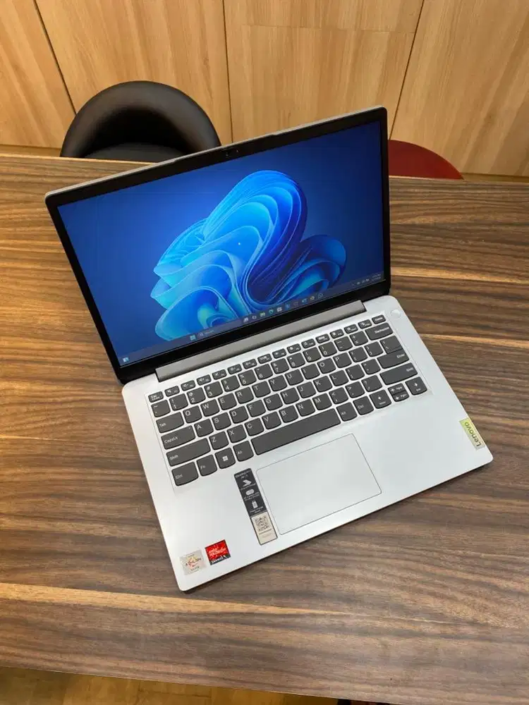 Laptop Lenovo Ideapad Slim 1 Athlon 7120 Ram 8/256 GB Garansi 12 Bulan