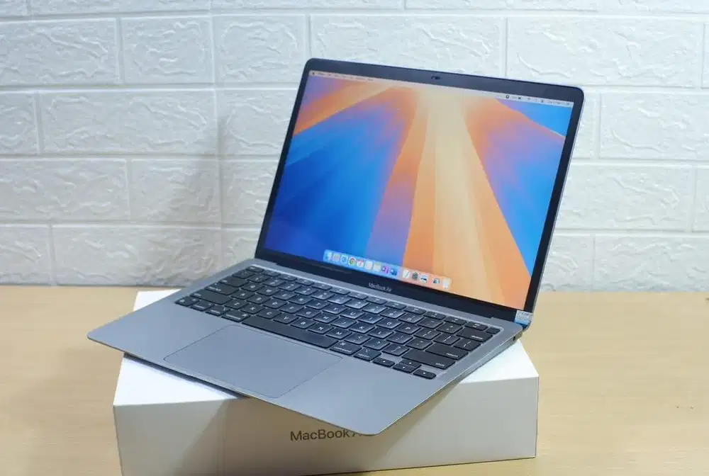 MacBook Air M1 Mulus Garansi Resmi Ibox On Panjang
