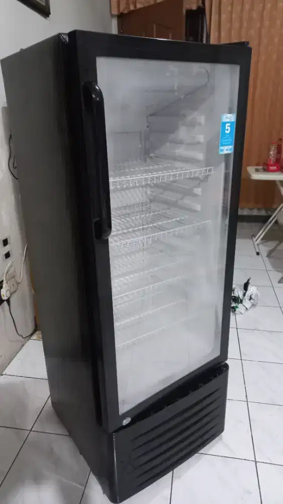 Dijual : Showcase merk AQUA  4 rak (mulus)