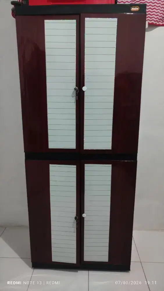 Lemari 2 pintu atas bawah 3 bulan pemakaian