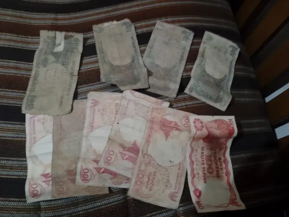 Uang 100 dan 500 perak