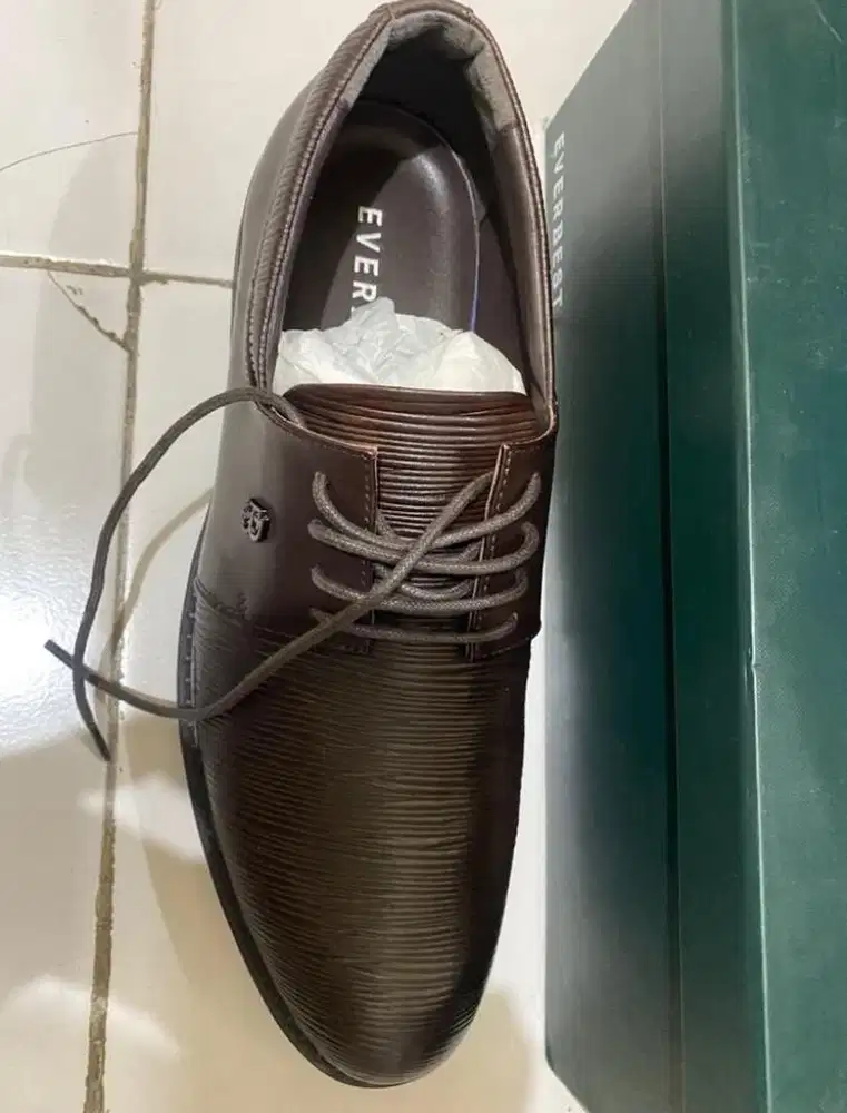 Sepatu everbest