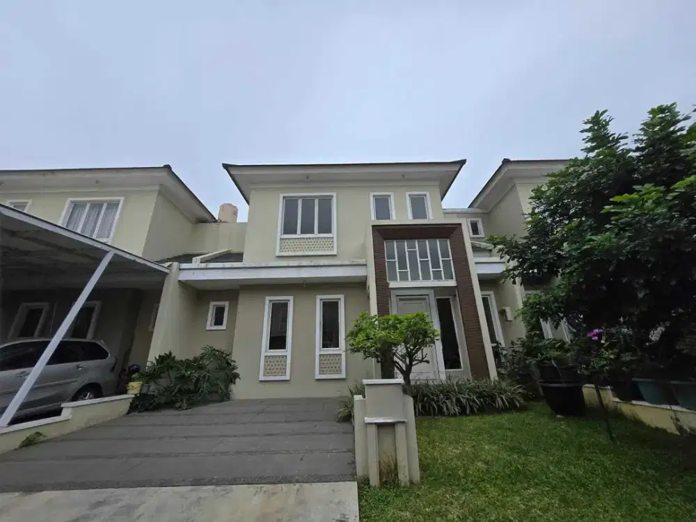 Disewakan Rumah 2 Lantai di Suvarna Sutera Ada Sofa dan Meja Makan