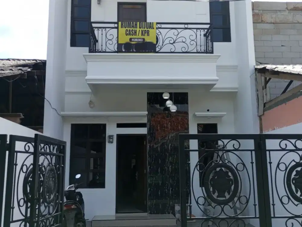 Modern celasik 2 lantai dalam komplek perumahan strategis dan bebas banjir di Kalisari Cijantung