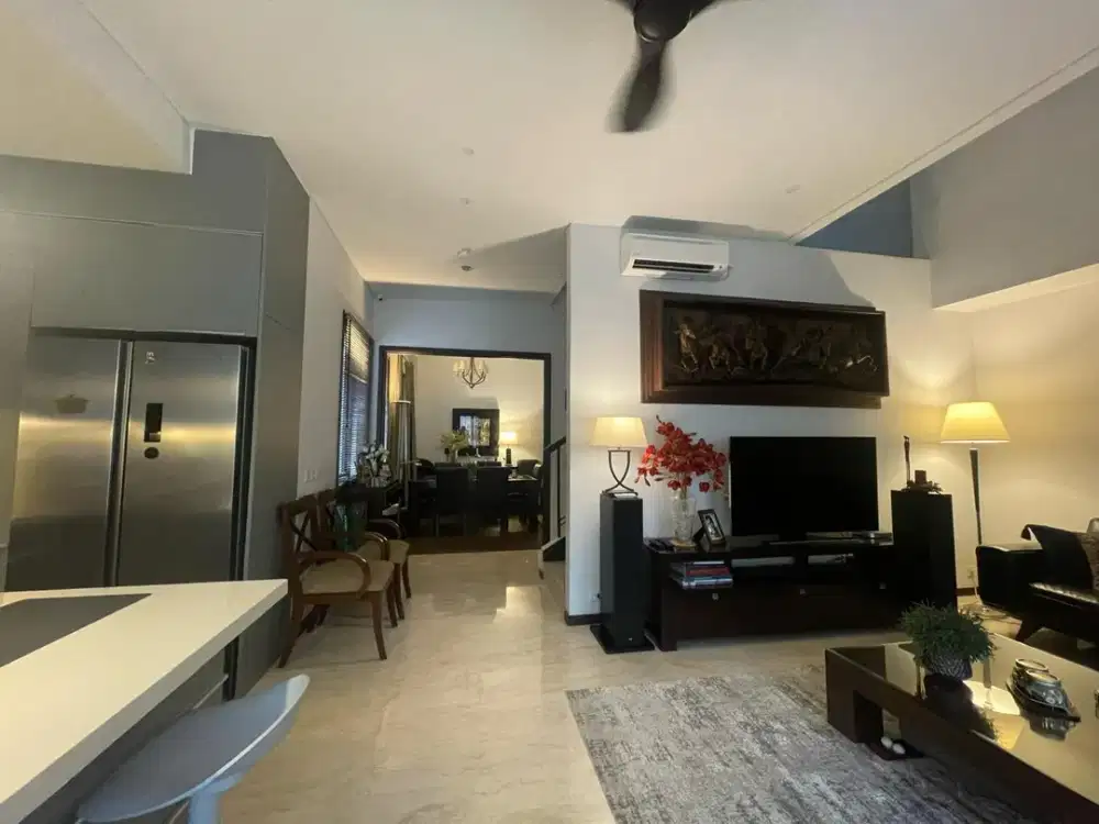 Turun Harga ! Rumah 3 Lantai Rapi Terawat Siap Huni di Zora BSD