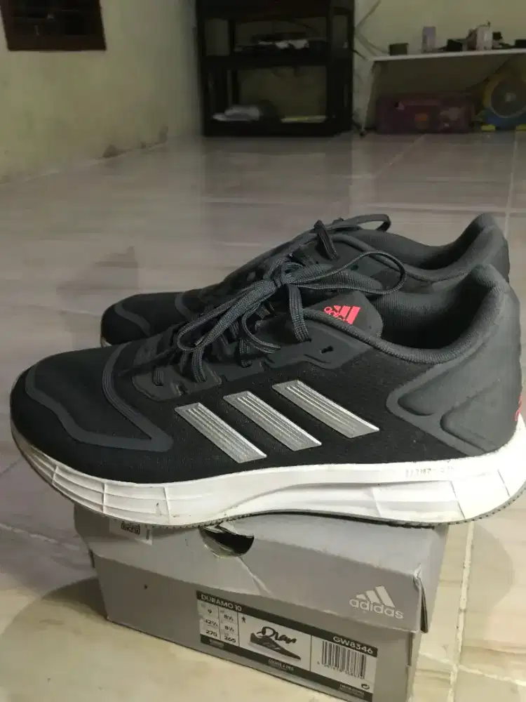 Sepatu adidas ukuran 42