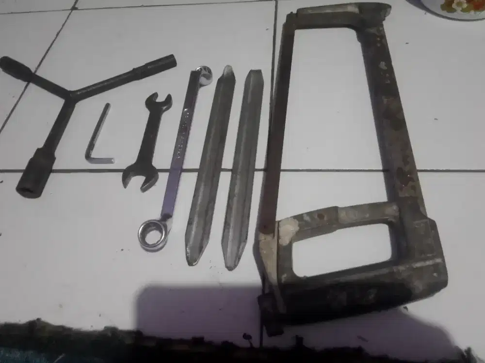 Perkakas dan kunci kunci