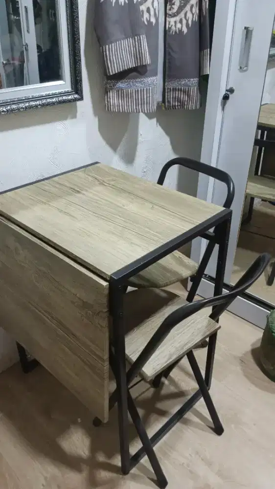 Meja Lipat serbaguna