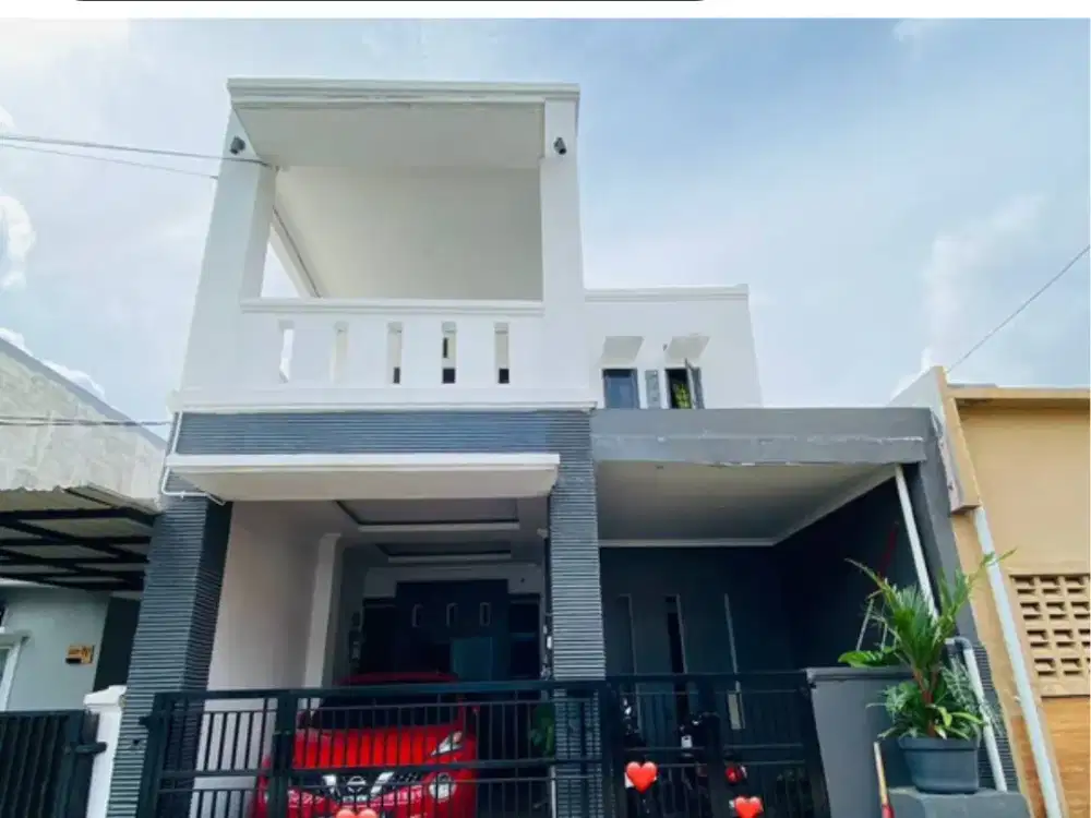 RUMAH RAPI DAN LUAS 2.5 LANTAI LOKASI STRATEGIS DEKAT KEMANA MANA