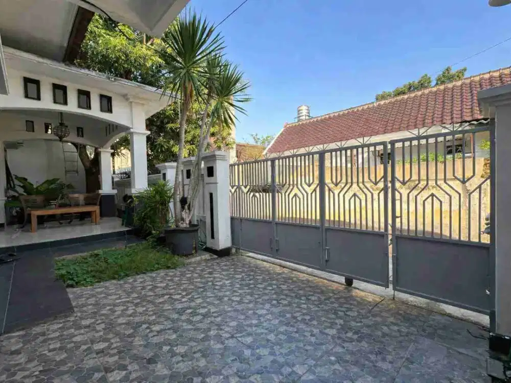 Di jual murah nyaman tenang hunian 200 m2.tengah kota.