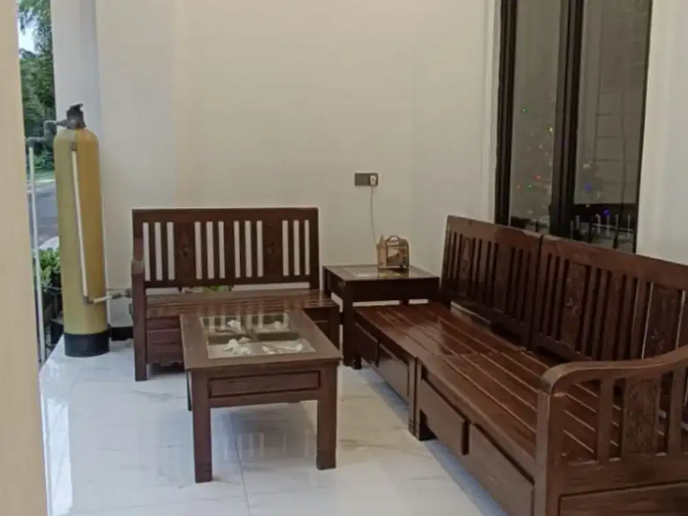 Rumah 3 Lantai Bonus Perabotan Lokasi Cluster Aralia Harapan Indah Bekasi