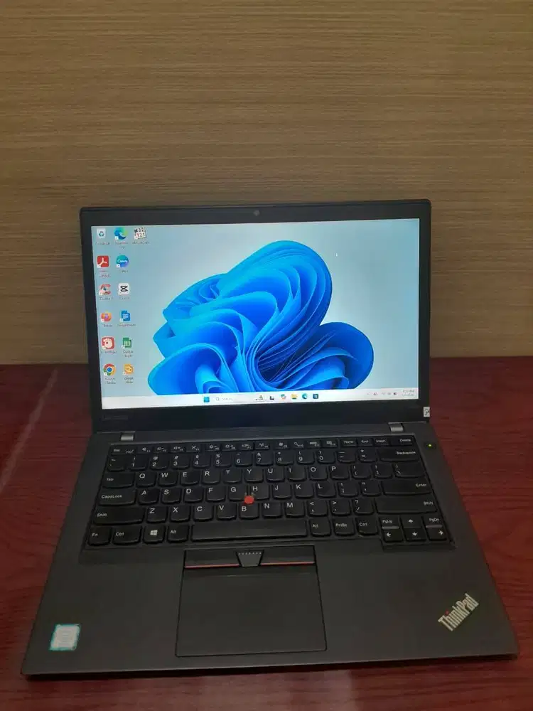 Lenovo T470s, Core i7 gen7,Ram 8GB, SSD 256GB, layar 14in FHD,2 batre