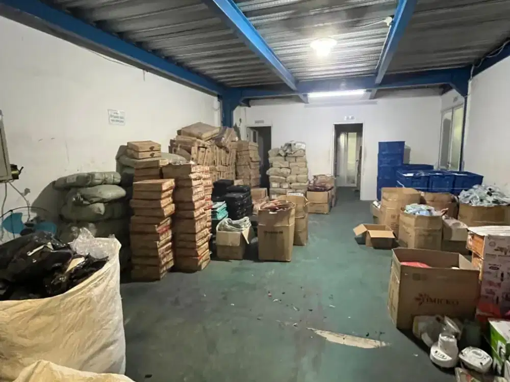 Gudang Di Pantai Indah Dadap Tangerang 2 Lantai Luas 600 m2 Ada 4 AC dan CCTV