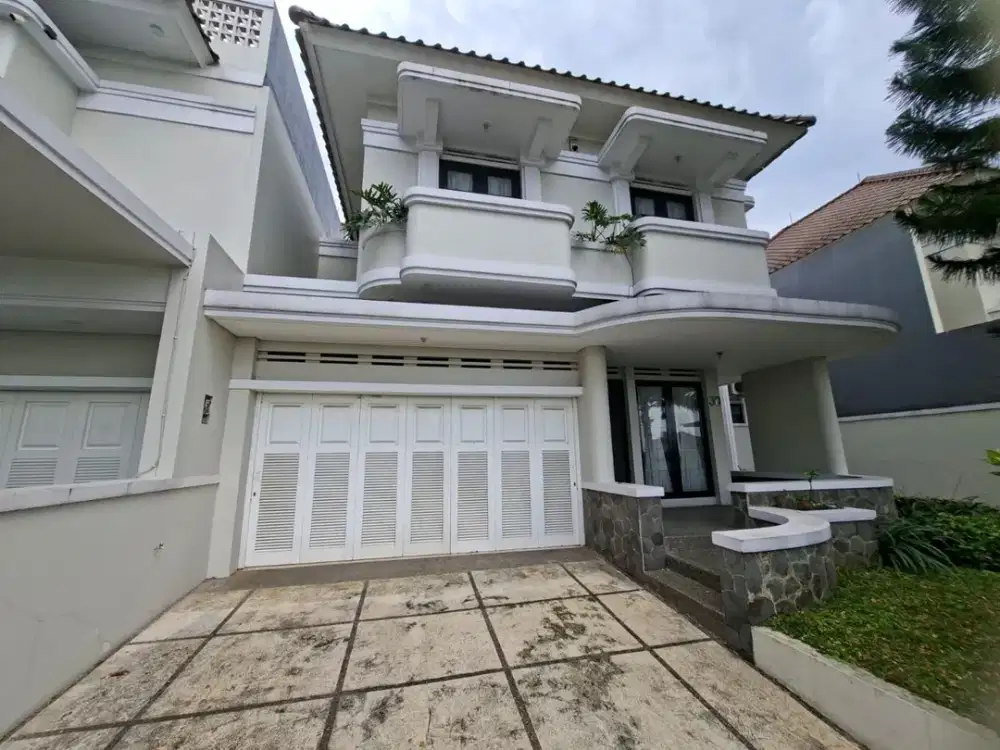 Rumah di Guru Gantangan Kota Baru Parahyangan