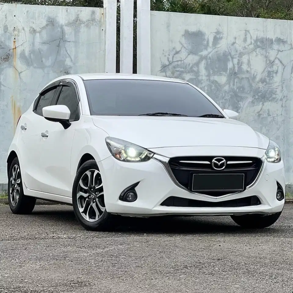 (CASH) Mazda 2 R Skyactiv 2015