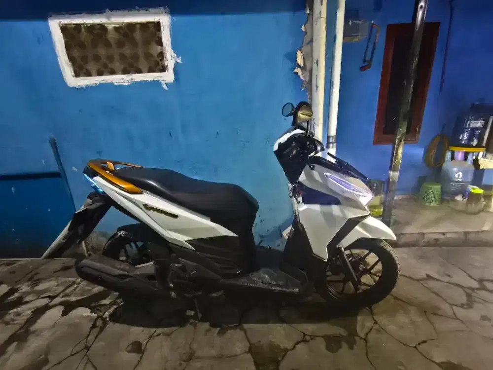 Vario 150 Exclusive ABS - Fadeless White