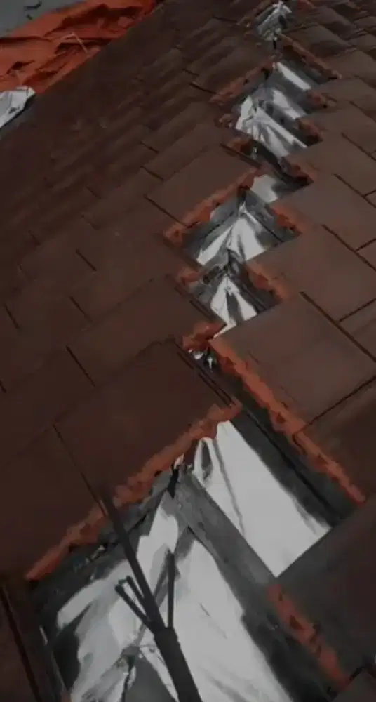 TukanG Atap Rmh Yg BocoR.talNg air