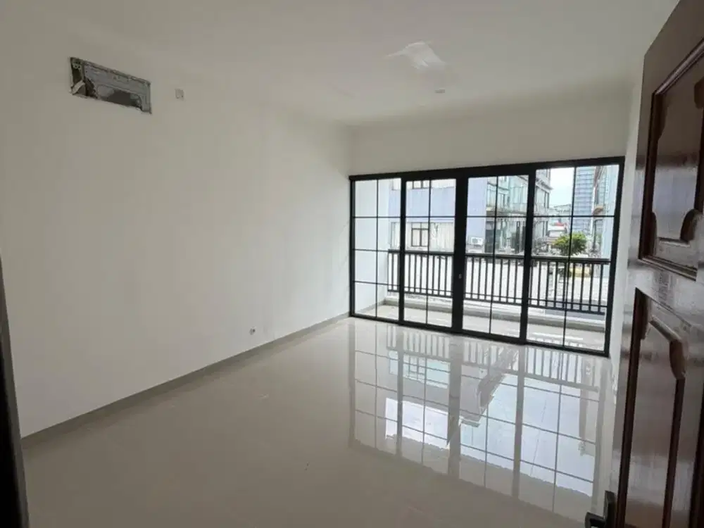 Rumah Brand New 2,5 Lantai di Tebet Jakarta Selatan, 3menit ke statiun tebet