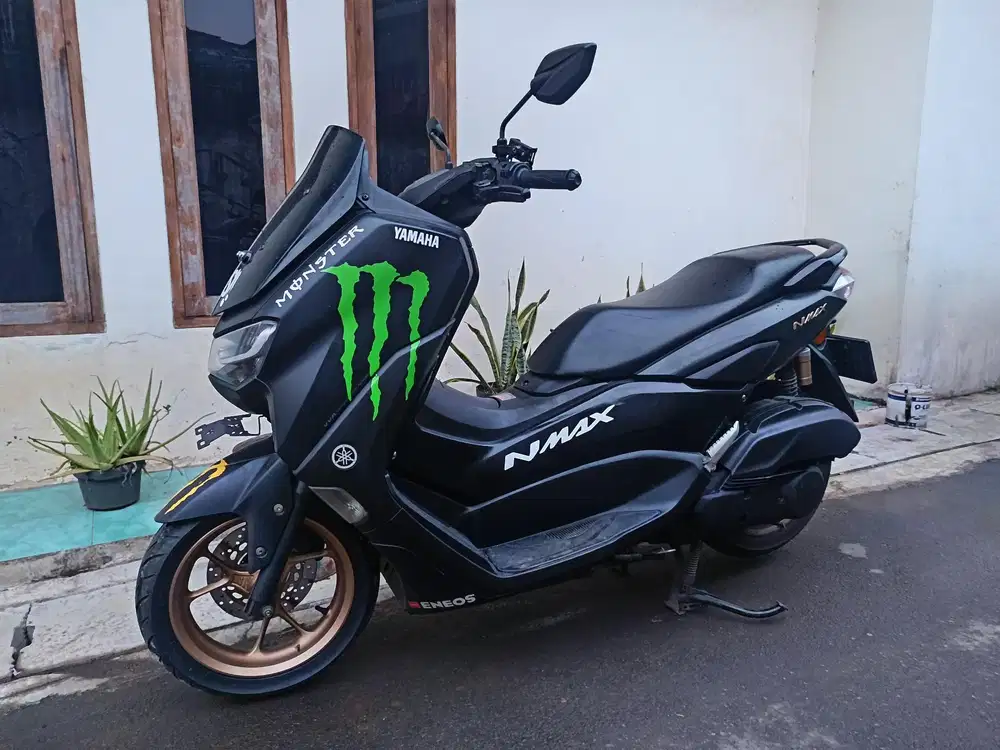 Di jual cepat nmax new non abs 2022 kyles siap pakai