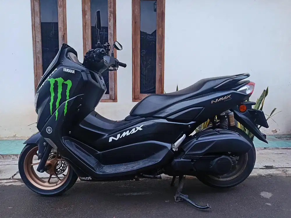 Yamaha nmax new non abs 2022 kyles lengkap bagus