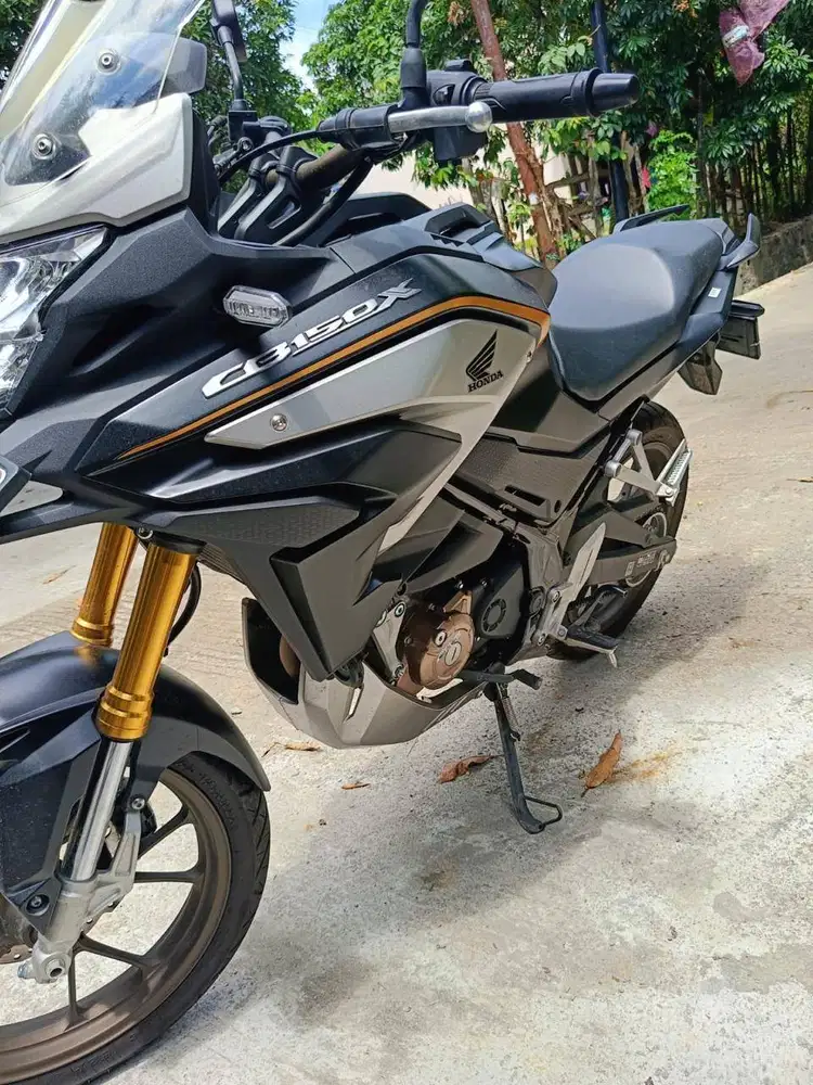 Dijual Motor Honda CB150X Tahun 2023warna hitam kondisi baru 99%