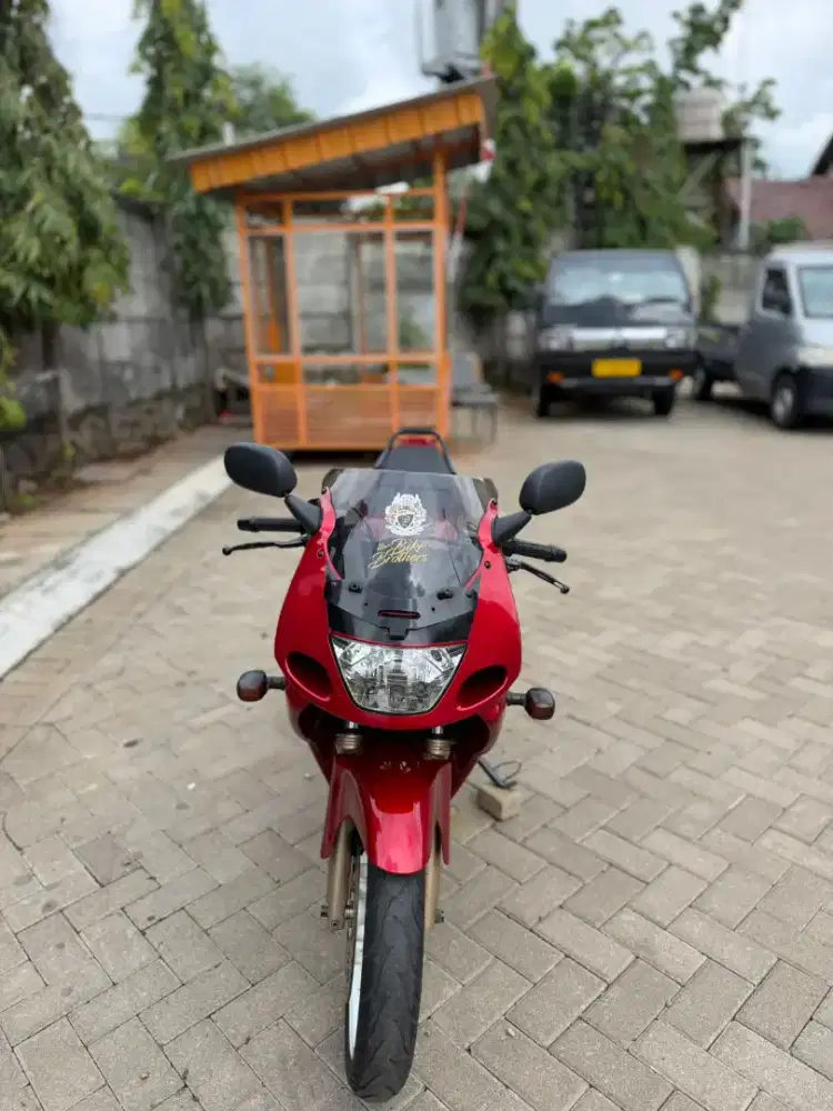 Ninja RR

Misi gan ...

Dijual motor kawasaki ninja rr ckd 2006