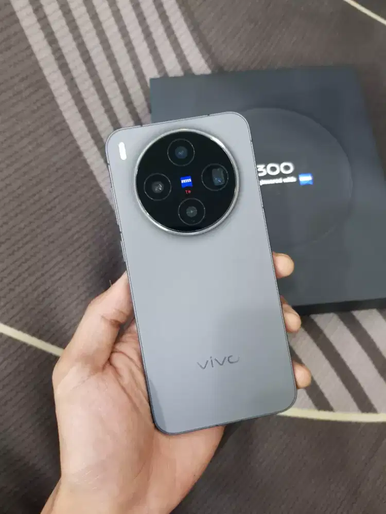 Vivo X300 Ram 12/256 GB Like New