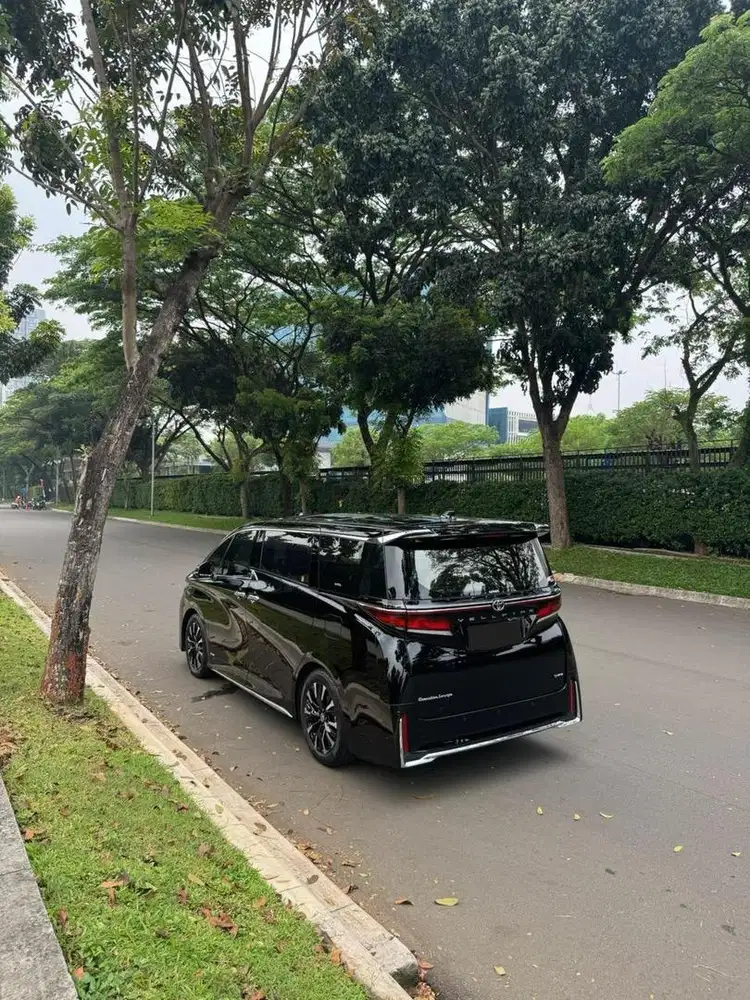 toyota vellfire hybrid vip 2024 reg 2025 low km!like new!perfect!