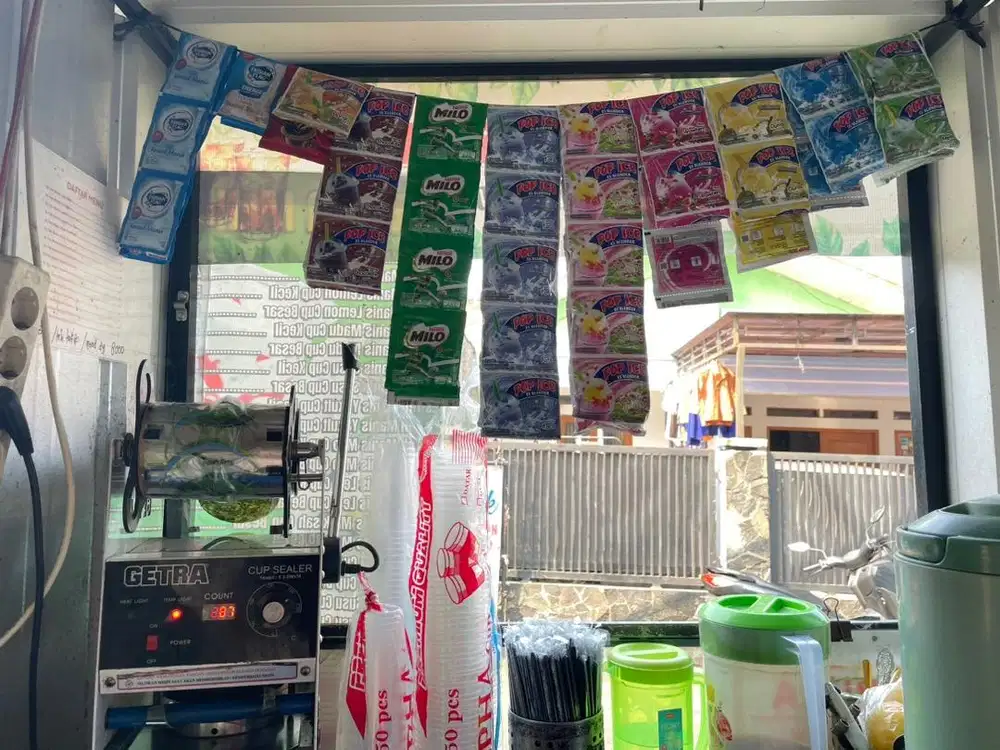 Penjaga stand es teh solo