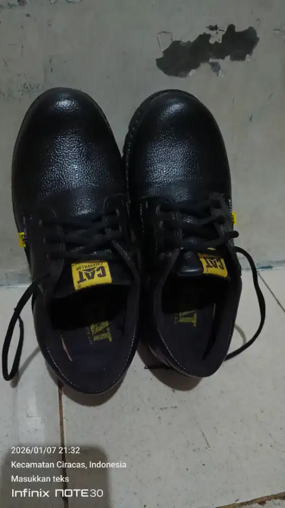 Sepatu safety catherpilaar