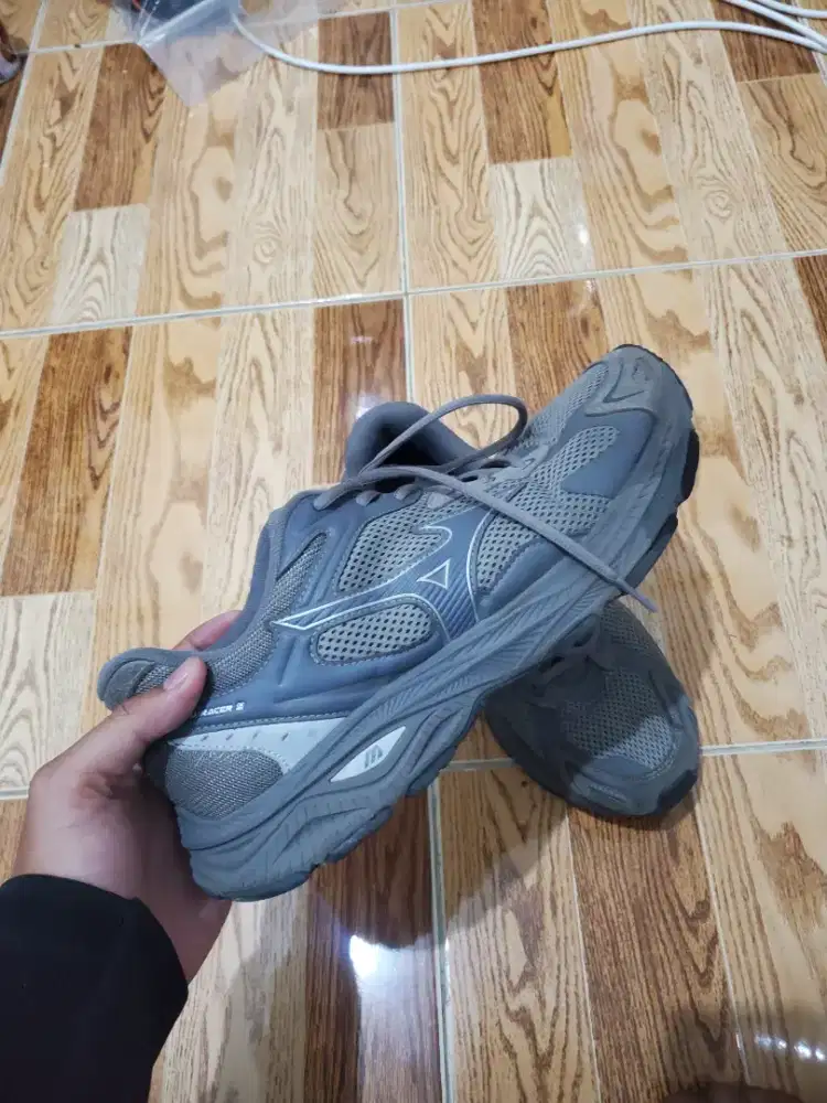 Sepatu Second Mizuno