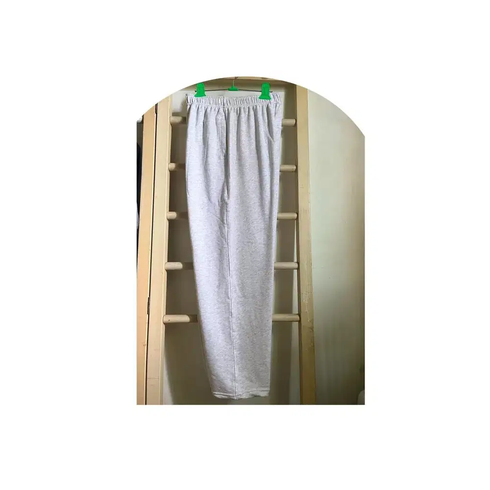 MENJUAL CELANA LARI DAN OLAHRAGA