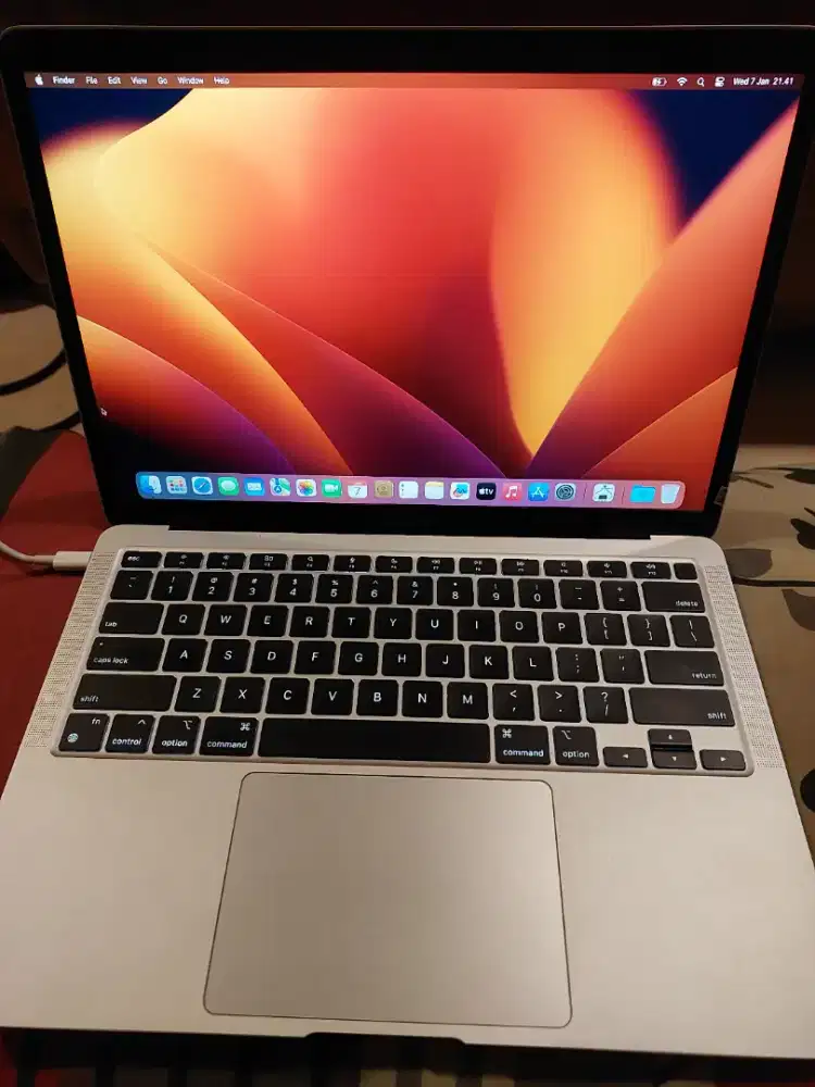 MACBOOK AIR M1 2020 8/256 GB (SILVER METALIK)