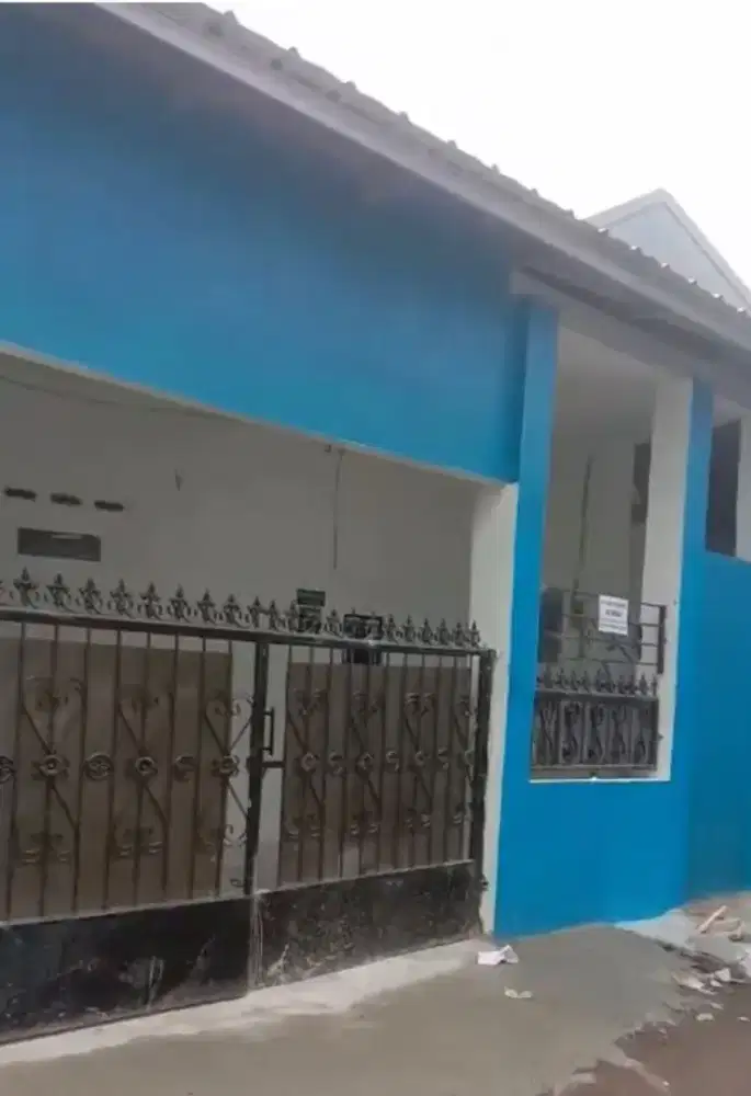 Di kontrakan satu rumah satu tahun