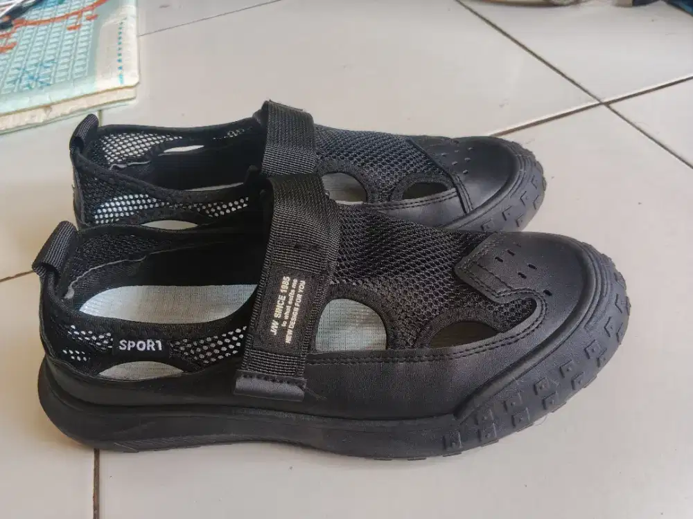 Sepatu sport casual