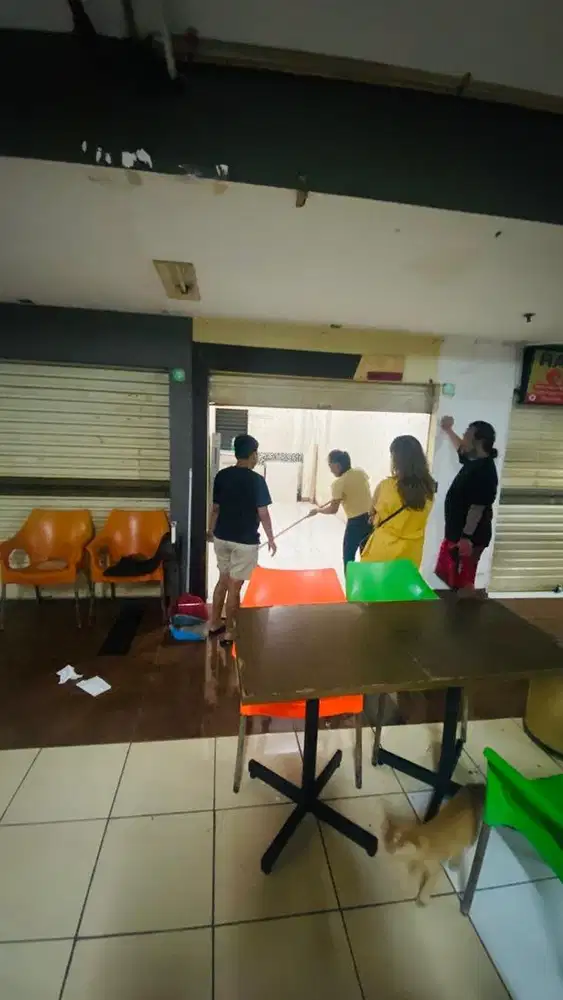 DI JUAL KIOS DI APARTMENT GATEWAY DEPAN KOLAM RENANG KANTOR / WARUNG