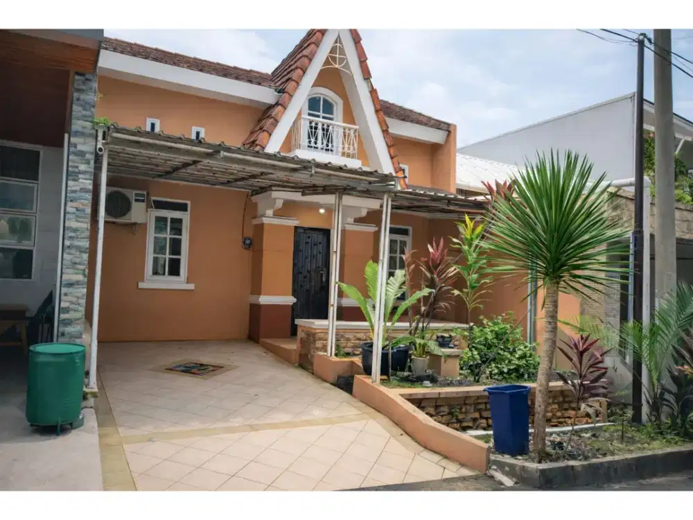 DISEWA RUMAH TAHUNAN 2 LANTAI BAGUS SIAP HUNI HARGA NEGO SENTUL CITY