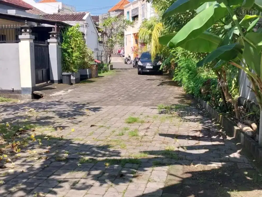 Dijual tanah kecil di Tibubeneng Canggu bonus rumah