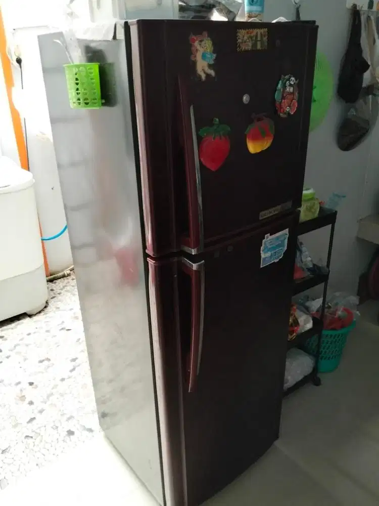 Kulkas 2 pintu bekas