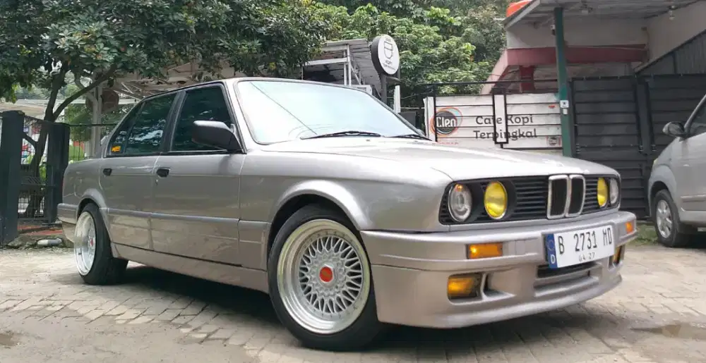 Bmw e30 318i tahun 1989 antik rapih