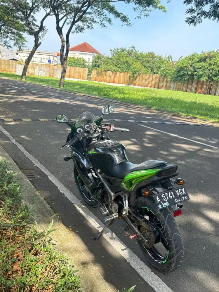 Di jual  sepeda motor Kawasaki ninja RR
