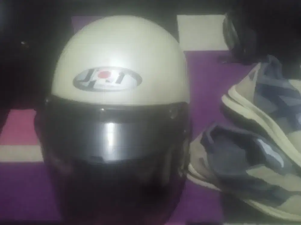 Helm jpn warna cream